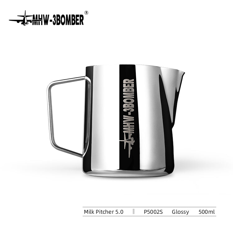 The [Pre-Order] MHW-3BOMBER Latte Art Pitcher 5.0 Glossy is made from 304 stainless steel with a shiny silver finish. This 500ml pitcher includes a handle, crocodile spout, and model number P5002S design.